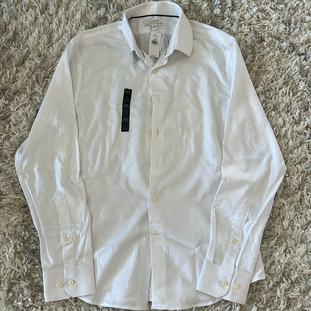 Men’s slim fit white dress shirt